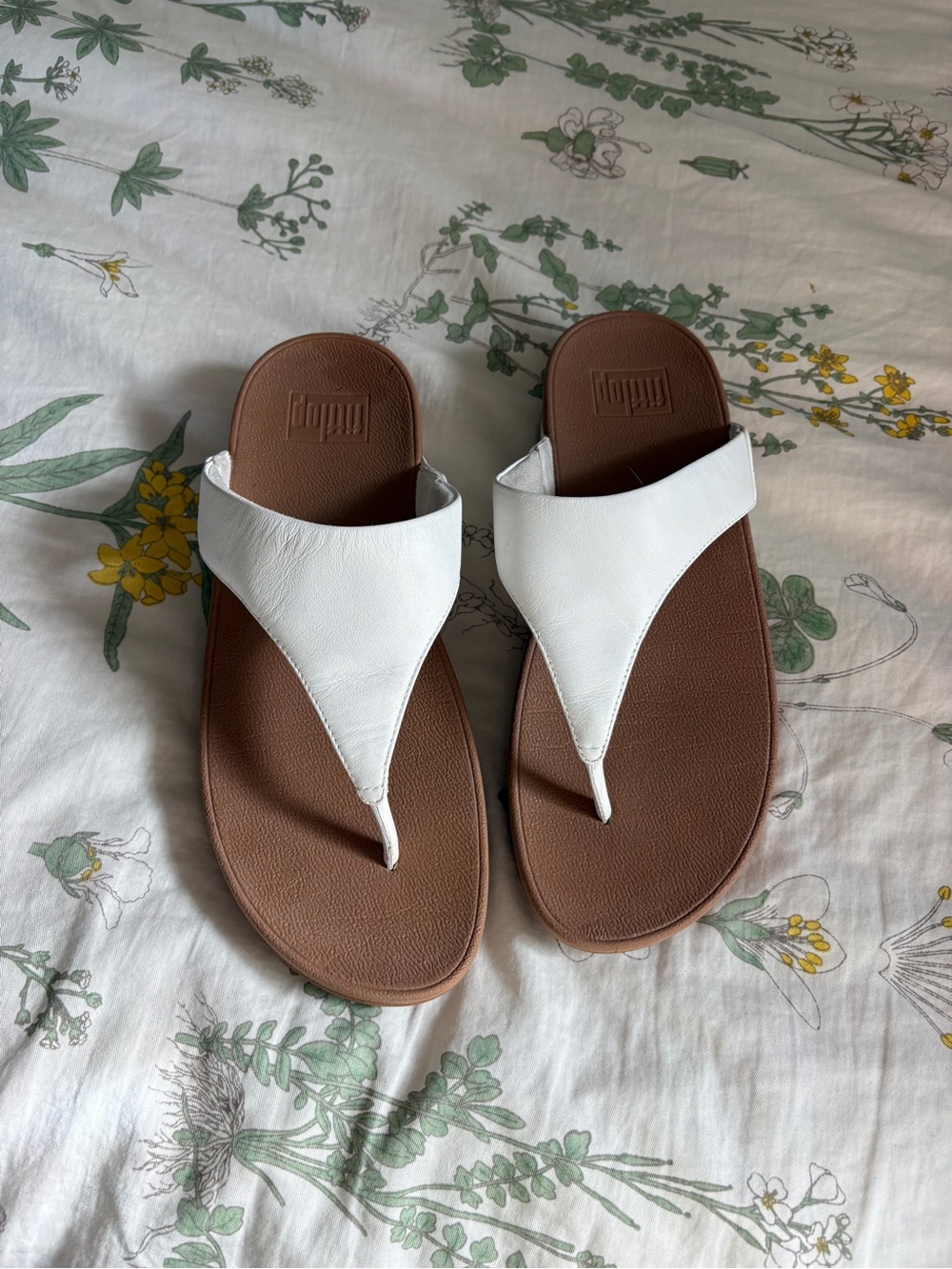 Fitflop Women's White Leather Thong Sandals with Brown Footbed